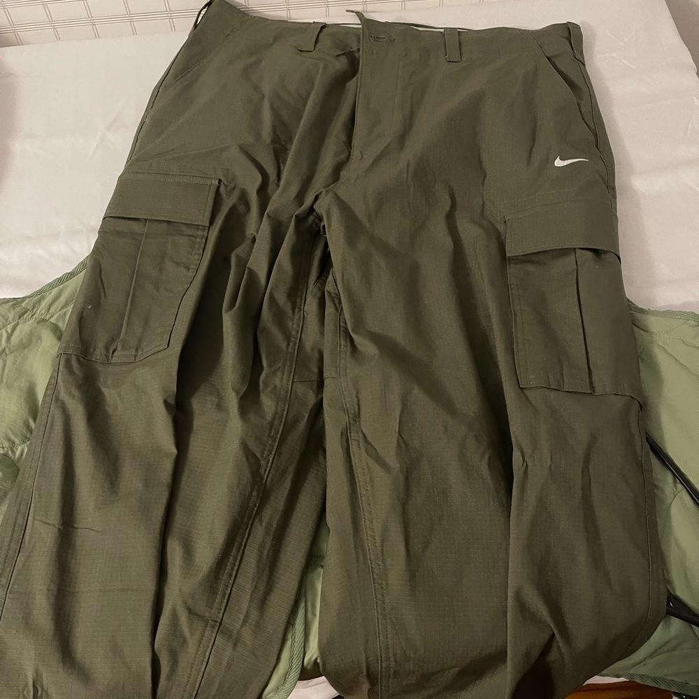 Nike cargos